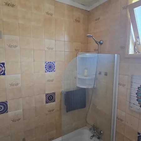 Classic Charm Of An Old Porto Free Parking